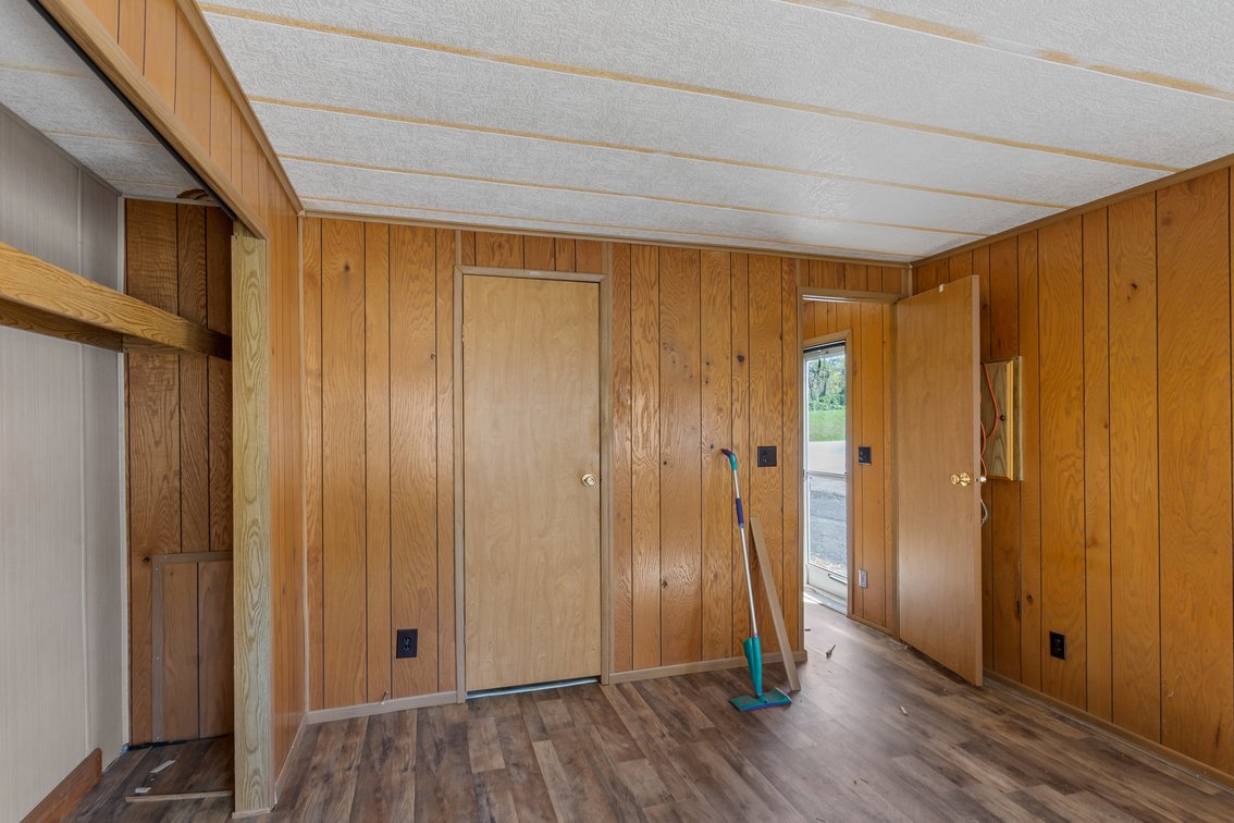 Image for Commercial Real Estate Auction - (+/-) 1.11 Acres with Block Building and Mobile Home