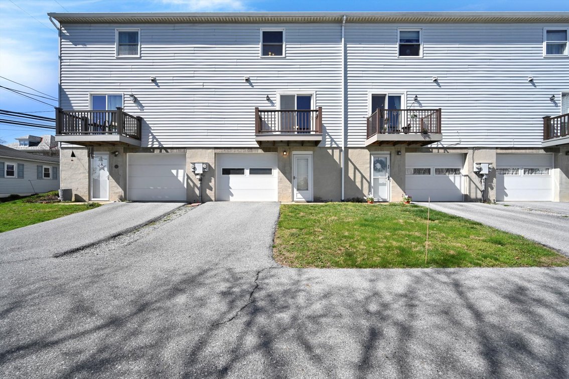 Image for Palmyra Real Estate Auction - Interior Townhome