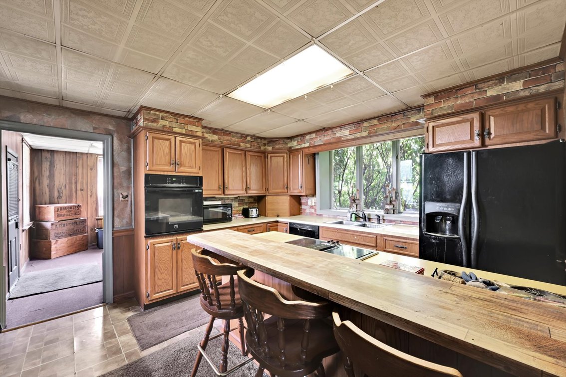 Image for ONLINE REAL ESTATE AUCTION - FIXER UPPER!