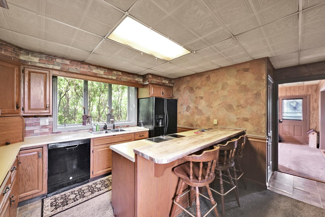 Image for ONLINE REAL ESTATE AUCTION - FIXER UPPER!