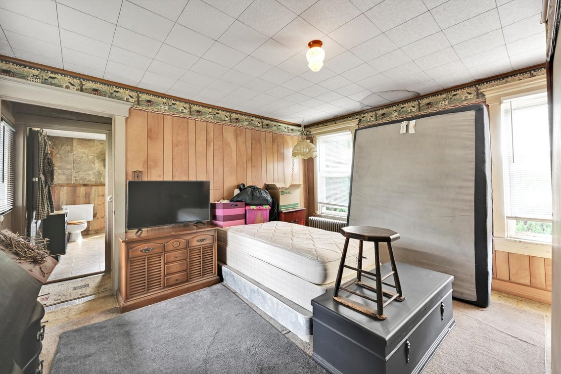 Image for ONLINE REAL ESTATE AUCTION - FIXER UPPER!
