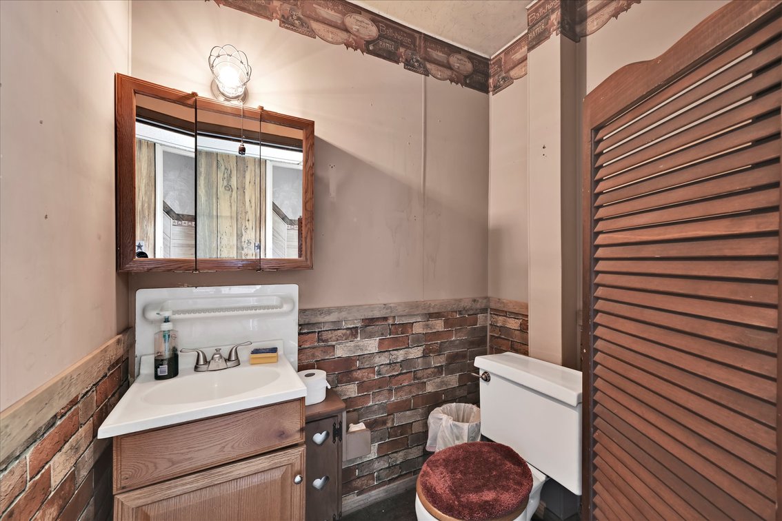 Image for ONLINE REAL ESTATE AUCTION - FIXER UPPER!