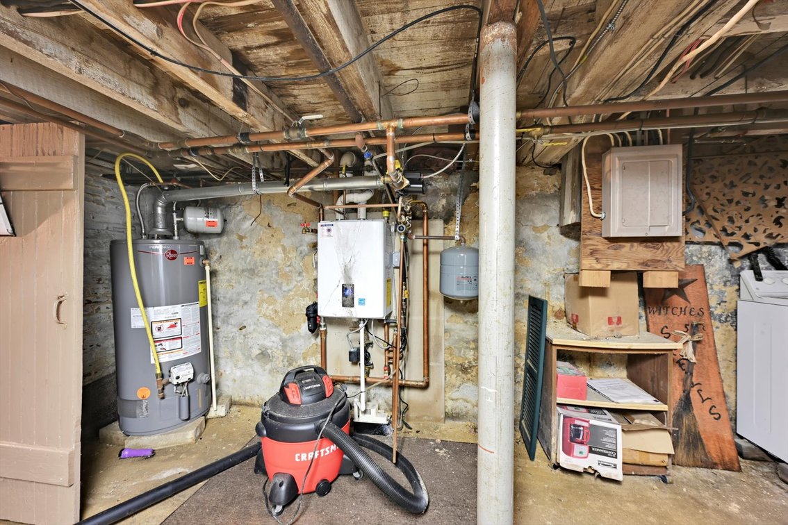 Image for ONLINE REAL ESTATE AUCTION - FIXER UPPER!