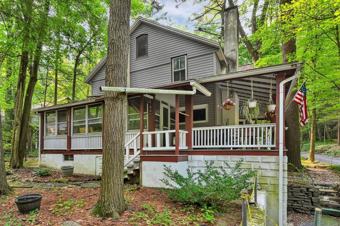Image for Online Real Estate Auction - FIXER UPPER Cottage in Mount Gretna