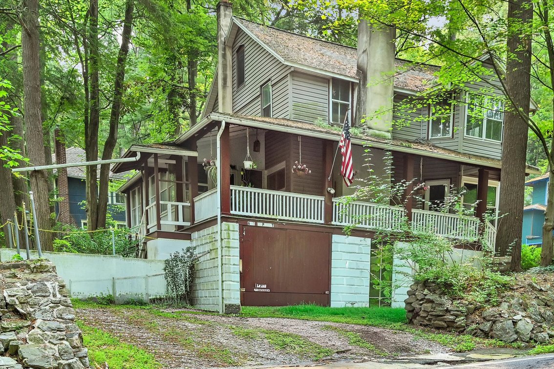Image for Online Real Estate Auction - FIXER UPPER Cottage in Mount Gretna