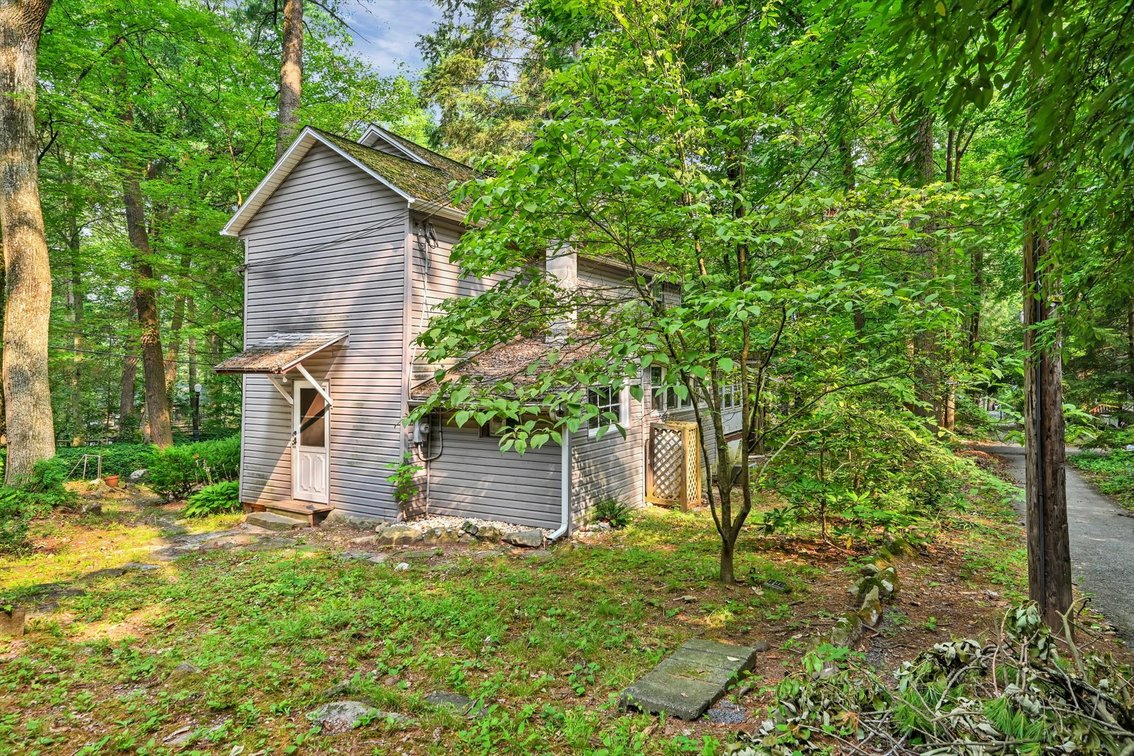 Image for Online Real Estate Auction - FIXER UPPER Cottage in Mount Gretna