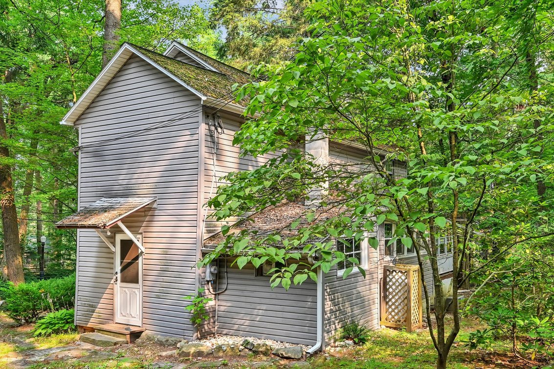 Image for Online Real Estate Auction - FIXER UPPER Cottage in Mount Gretna