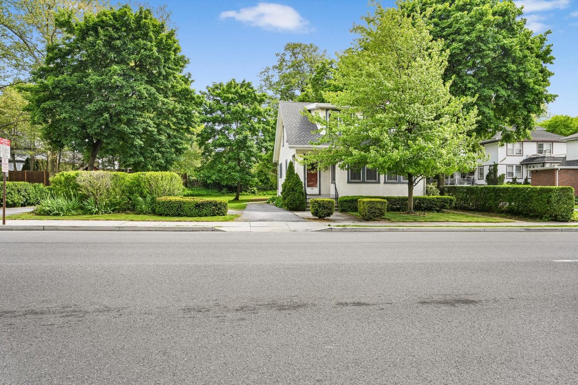 Image for Real Estate Auction - Cape Cod in Lebanon