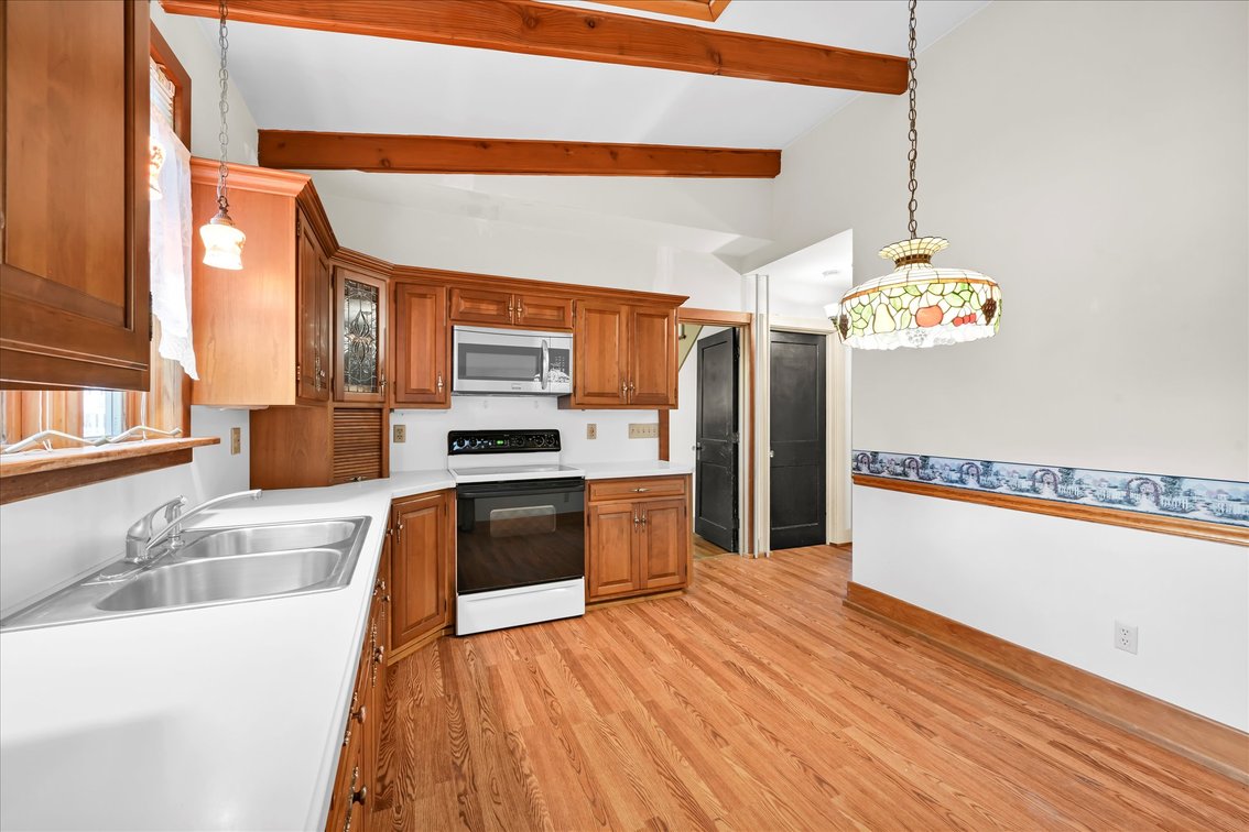 Image for Real Estate Auction - Cape Cod in Lebanon