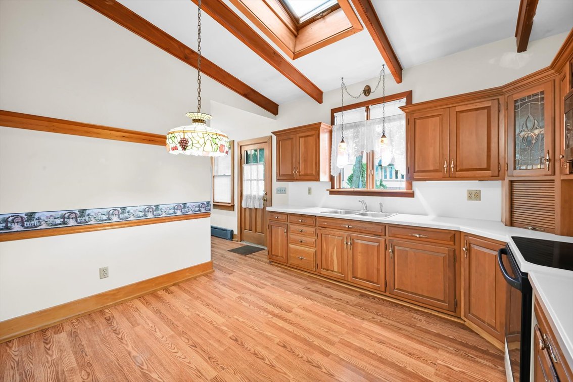 Image for Real Estate Auction - Cape Cod in Lebanon