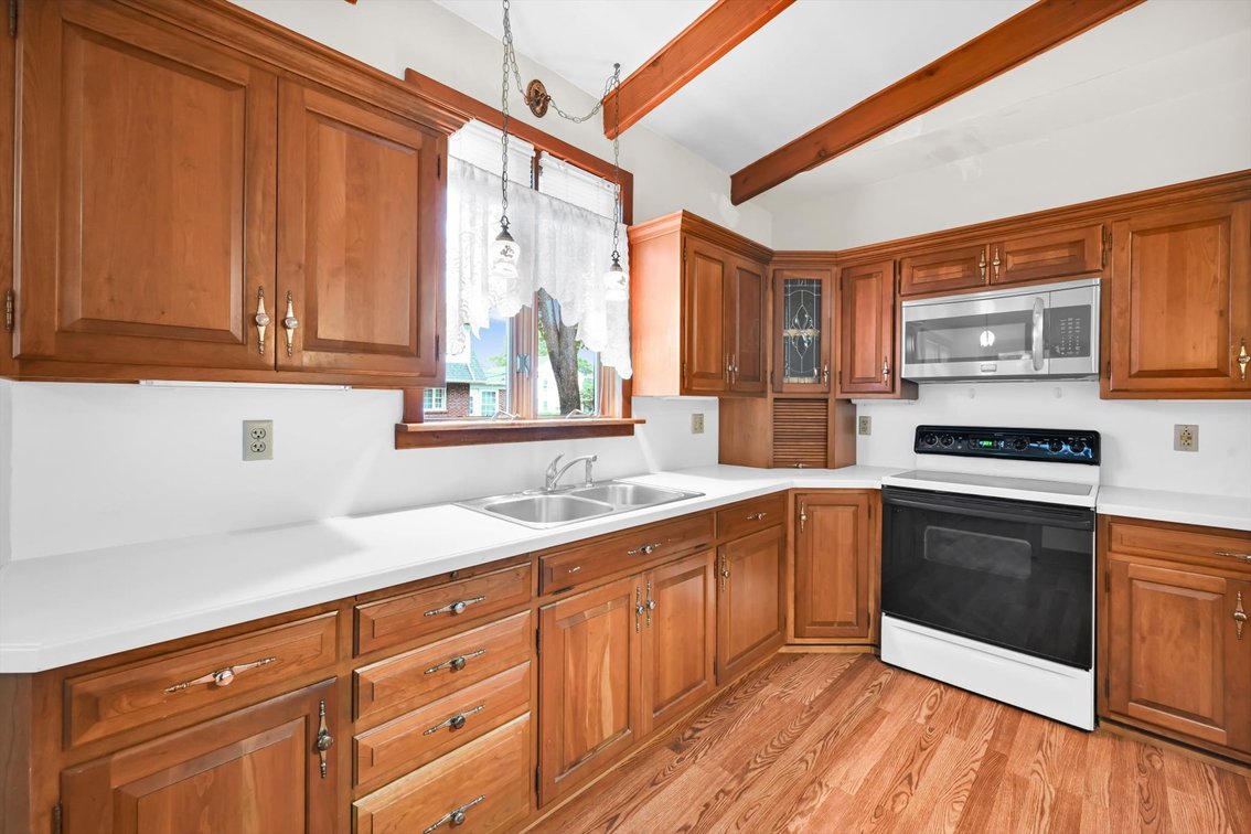Image for Real Estate Auction - Cape Cod in Lebanon