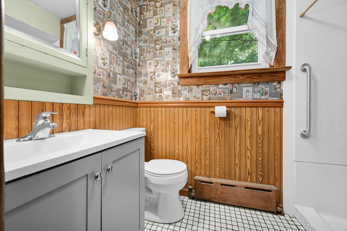 Image for Real Estate Auction - Cape Cod in Lebanon