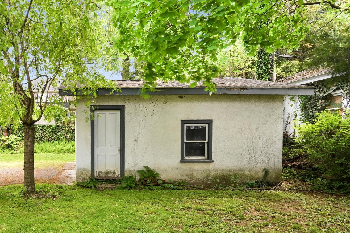 Image for Real Estate Auction - Cape Cod in Lebanon