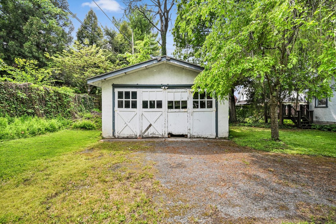 Image for Real Estate Auction - Cape Cod in Lebanon