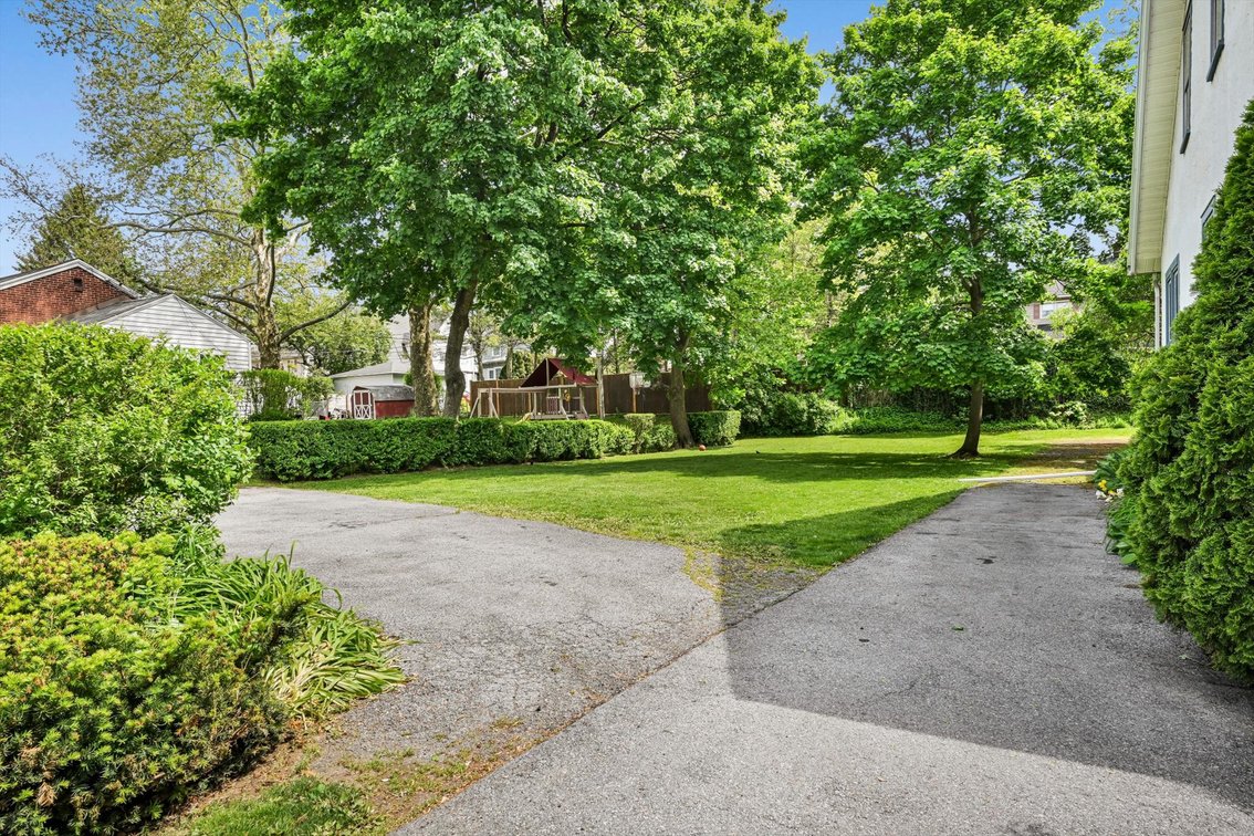 Image for Real Estate Auction - Cape Cod in Lebanon