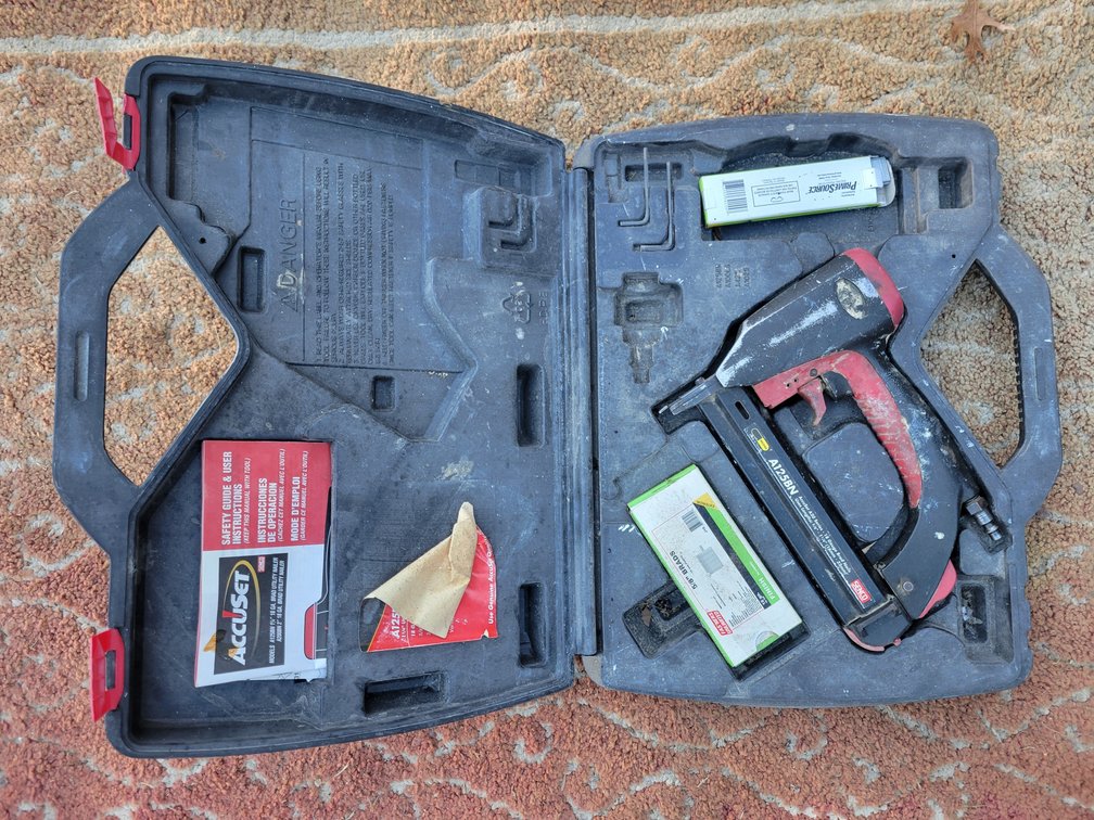 Accuset Air Nailer w/ Case