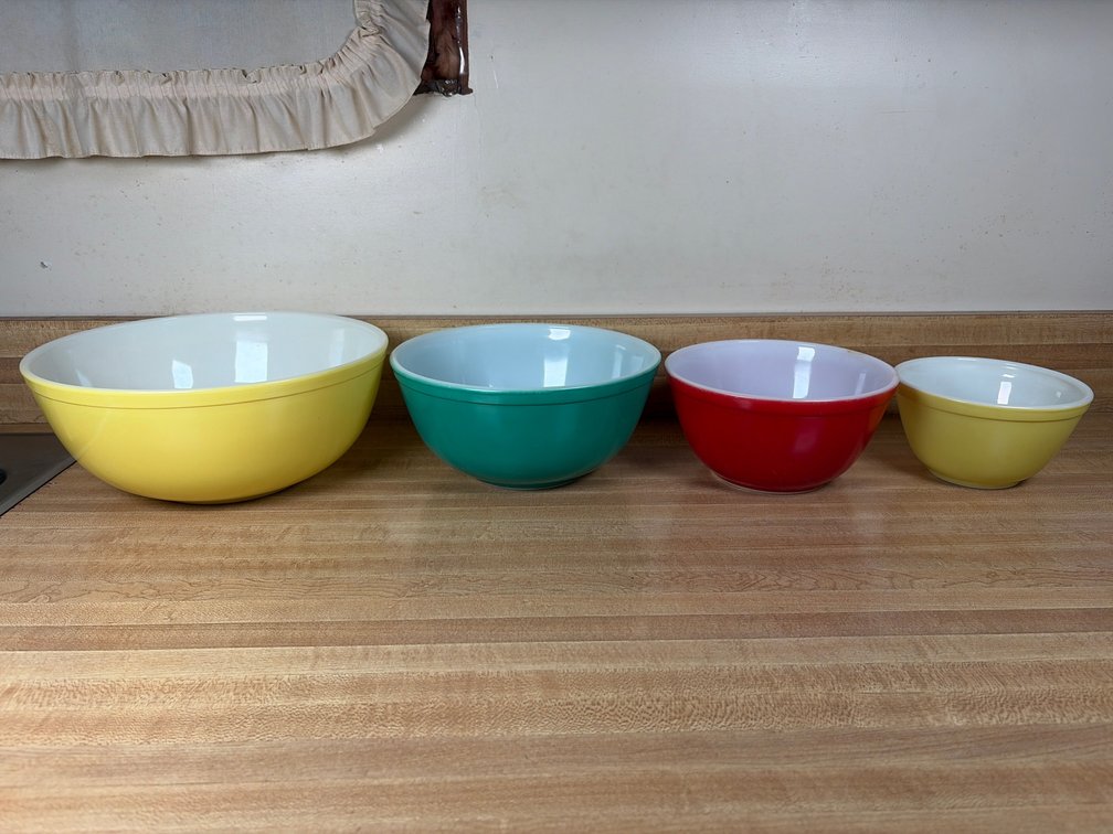 4 PYREX Mixing Bowls
