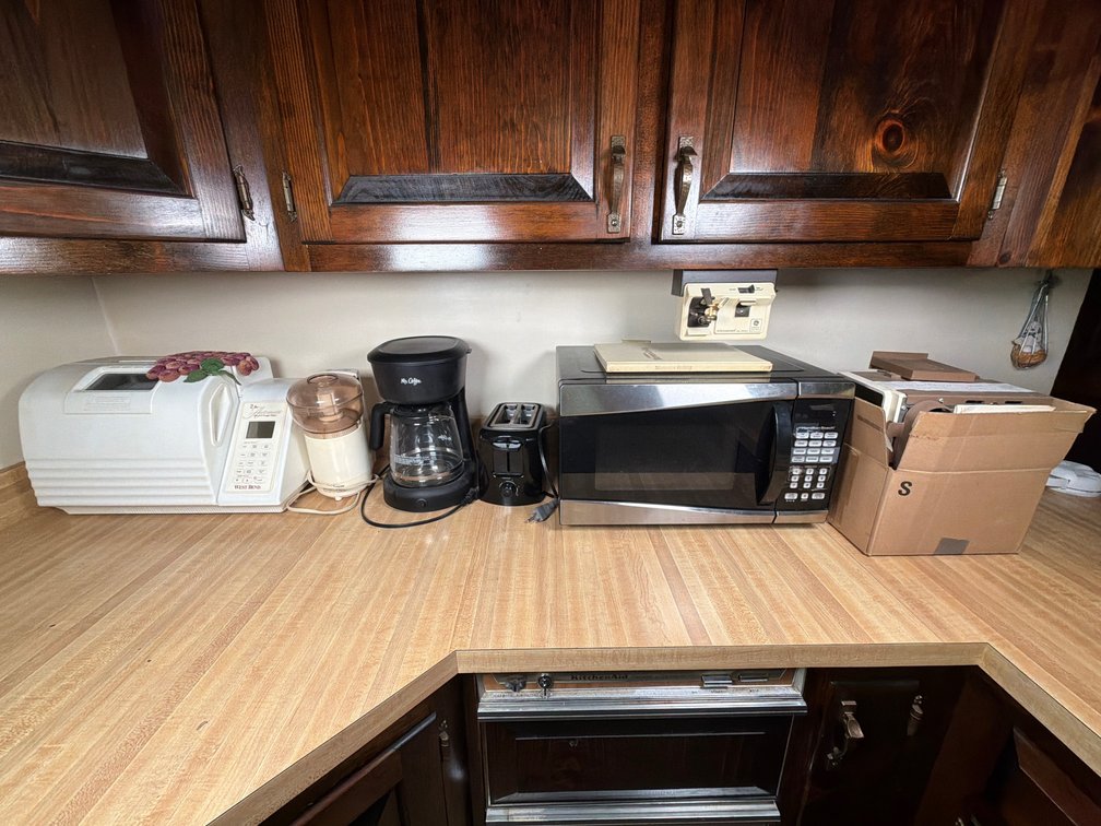 Large Lot of Kitchen Appliances