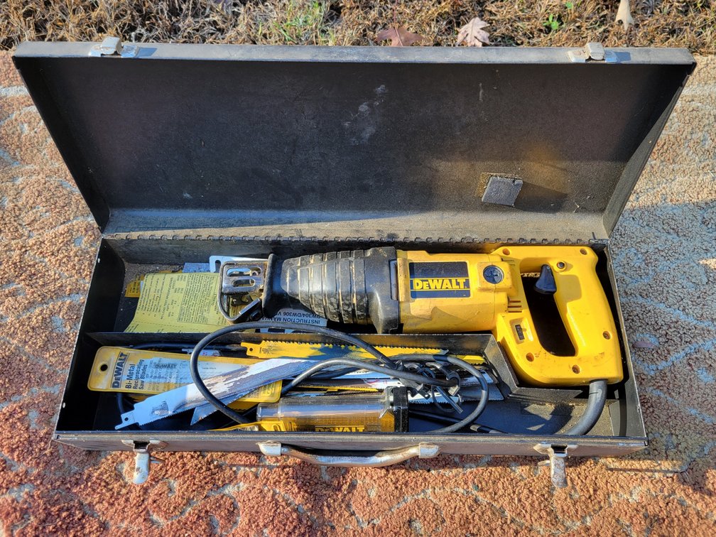 Corded DeWalt VS Reciprocating Saw w/ Case and Blades