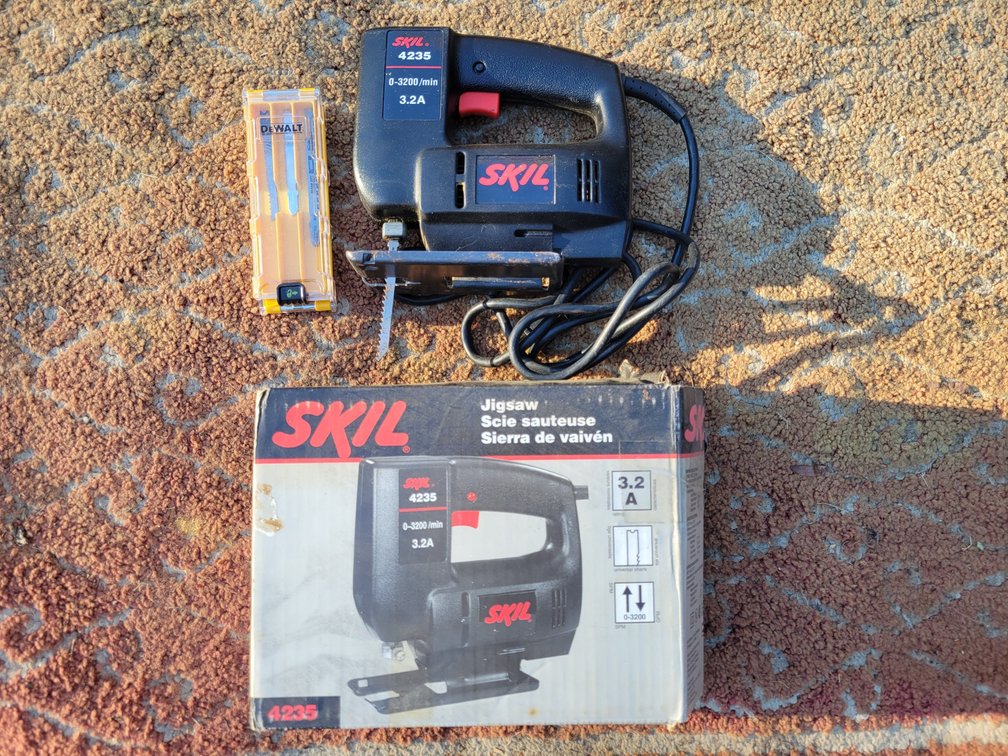 Corded Skil Jigsaw w/ Blades