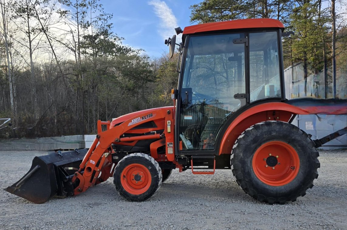 Kioti CK30 Farm Tractor w/Cab and KL130 Loader 