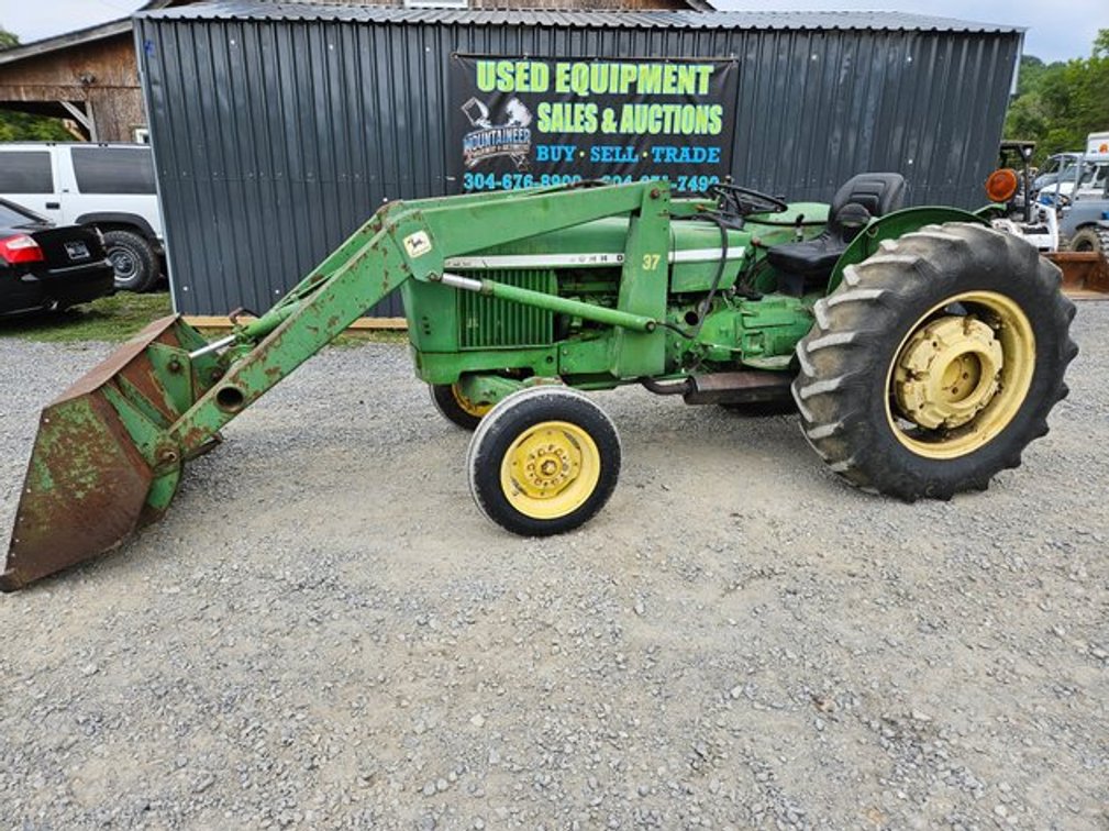 John Deere DIESEL 830 Farm Tractor w/Loader