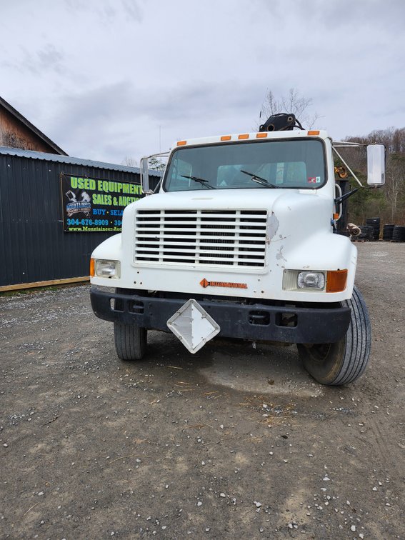 1990 International 4700 knuckle Boom Crane Truck