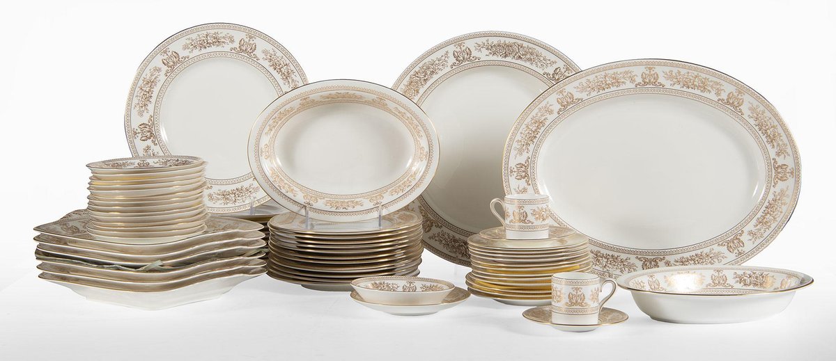 Wedgewood Gold Columbia Dinner Service