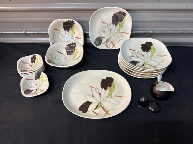 Image for Red Wing Dish Set