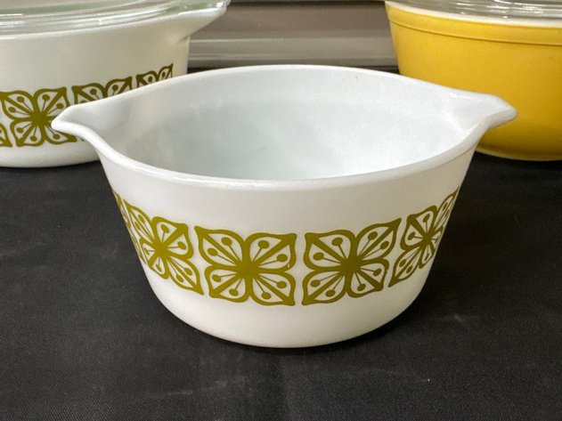 Image for Vintage Pyrex Dishes