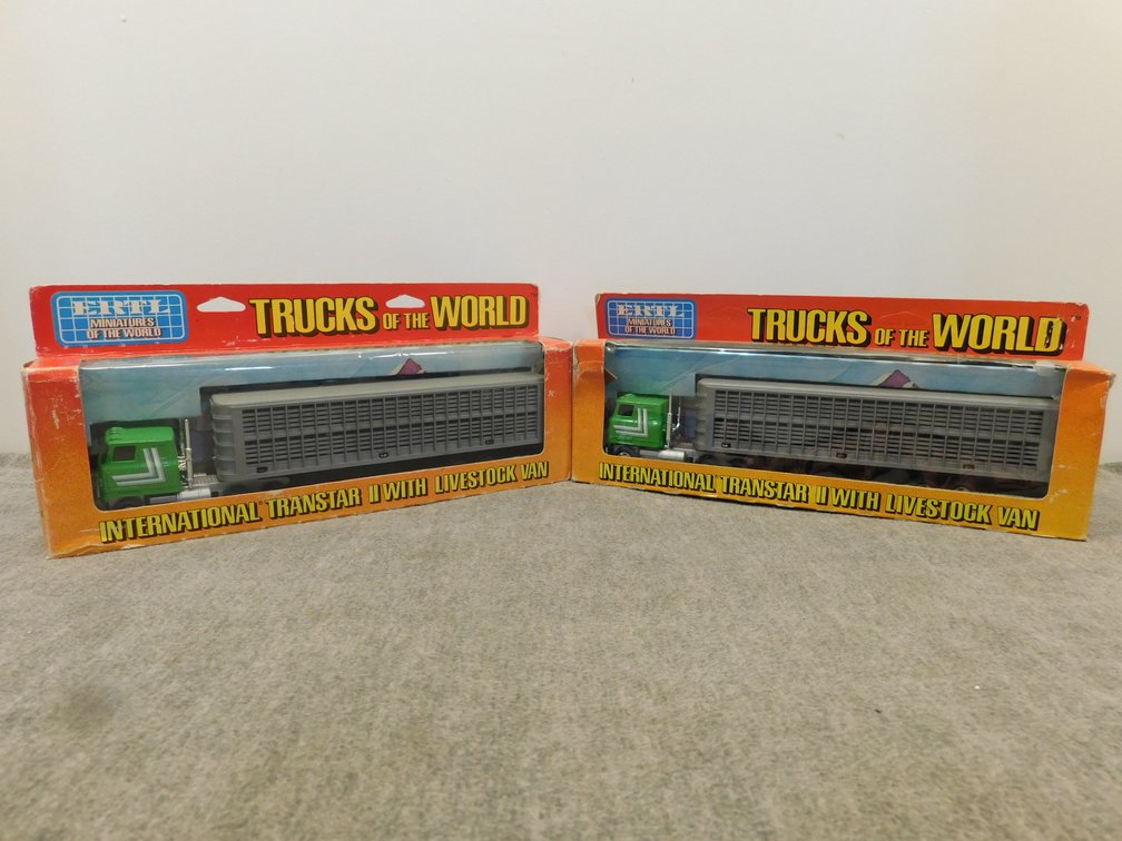 (2X) IH Transtar II with Livestock Van