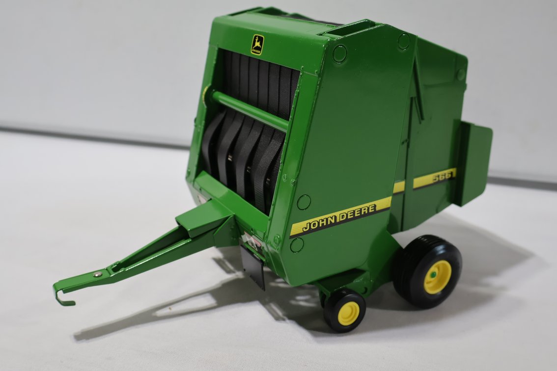 John Deere 566 Round baler
