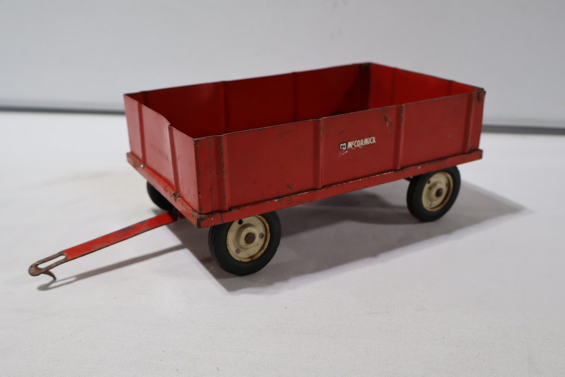 IH McCormick Barge Box Wagon