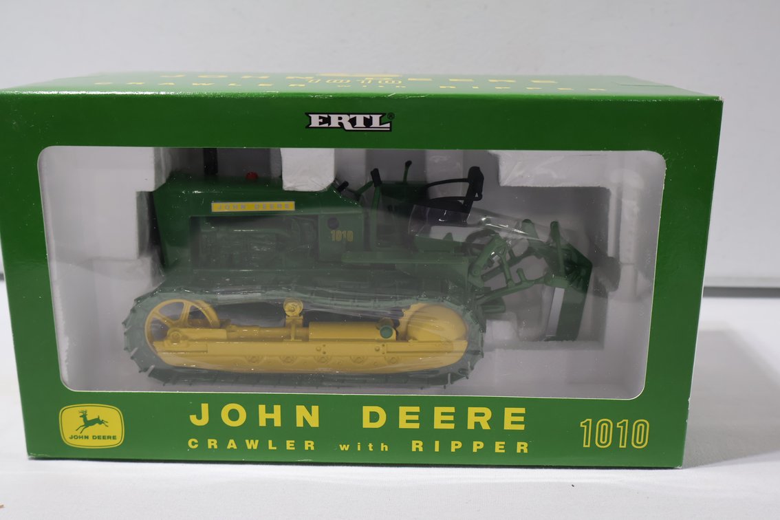 John Deere 1010 Crawler w/Ripper