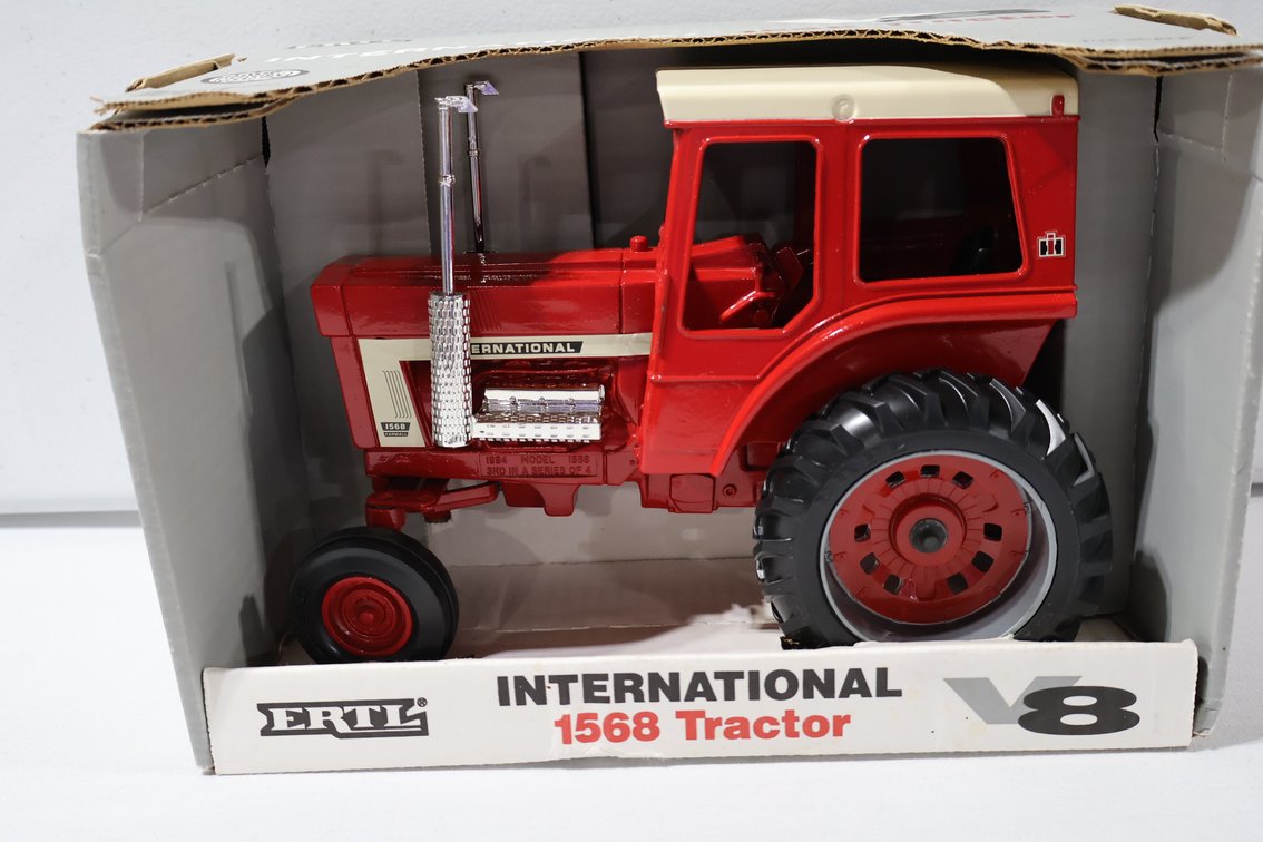 IH 1568 V-8