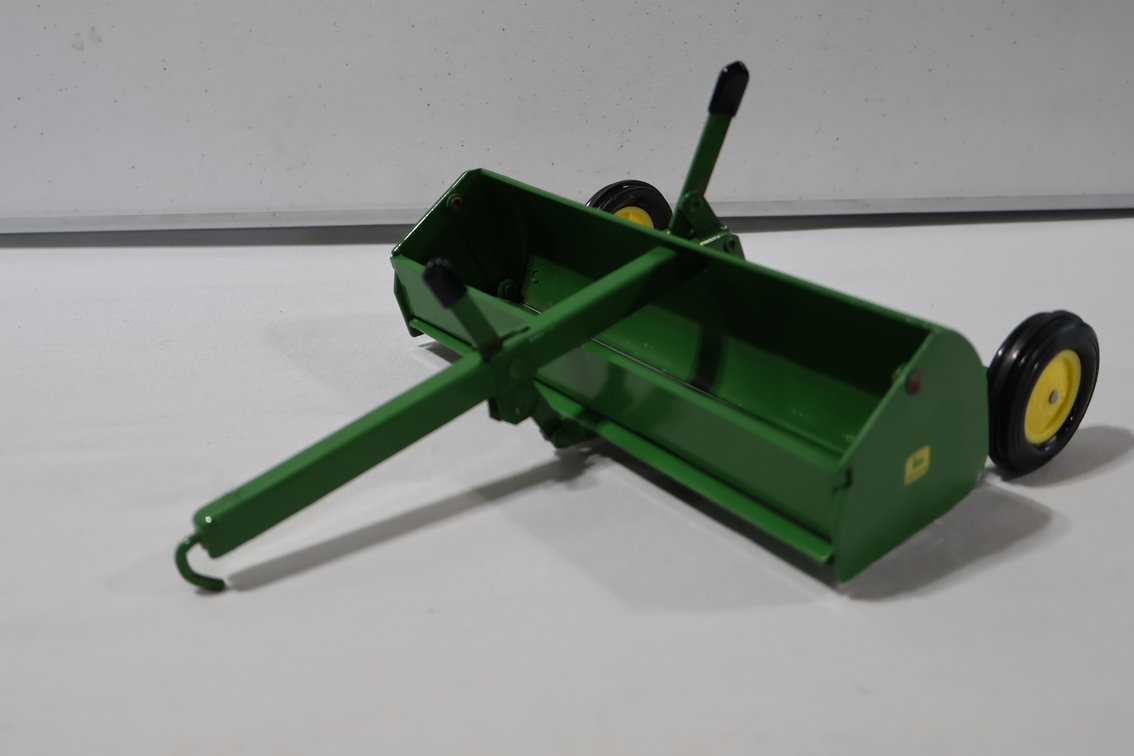 John Deere Scraper