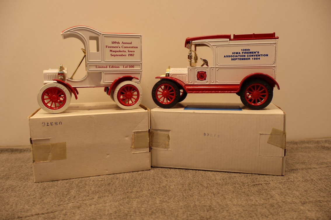 (2X) Iowa Firefighters Convention Banks