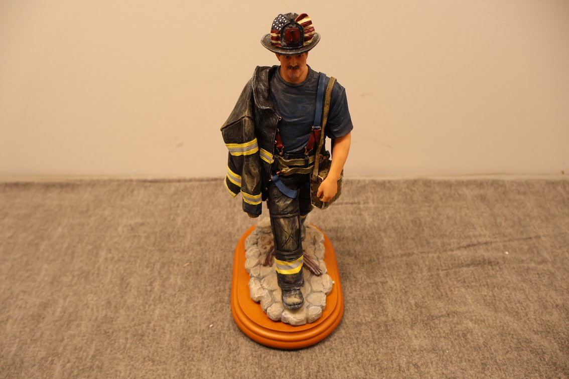 "Valiant" Figurine