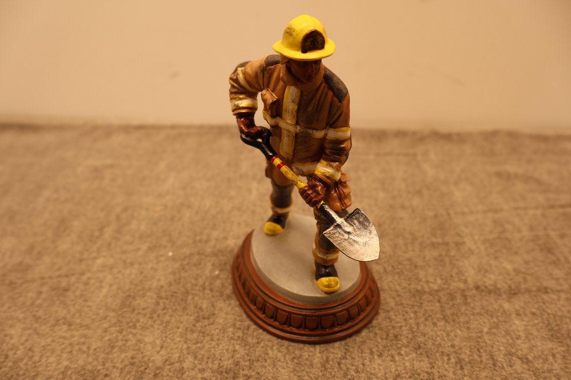 "Shoveling" Figurine