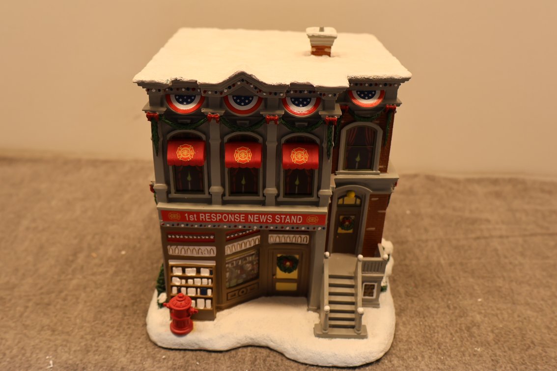 "1st Response News Stand" Lighted House