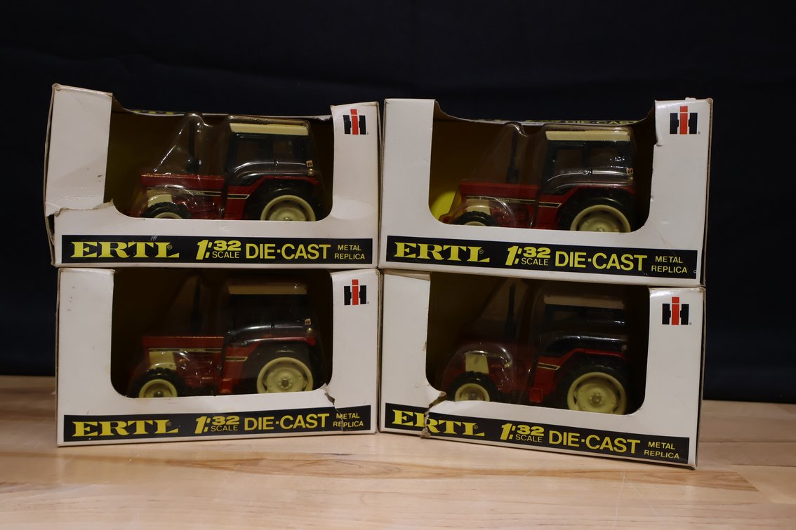 (4X) IH 784