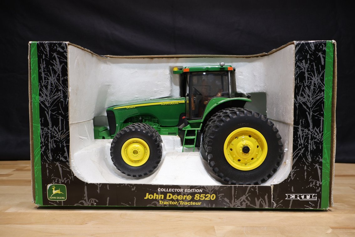 John Deere 8520