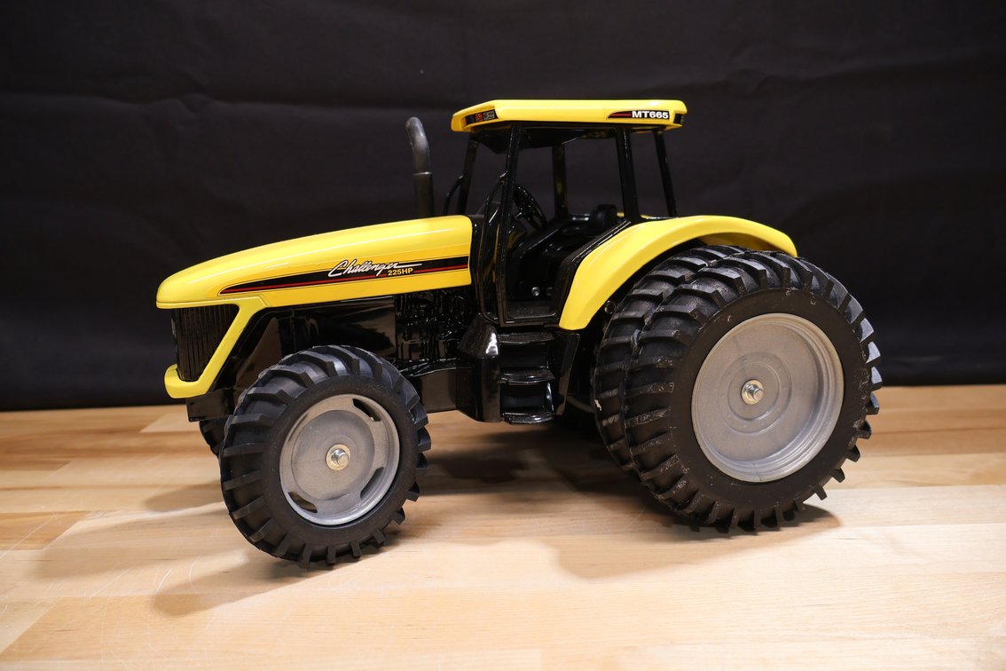 Challenger MT665