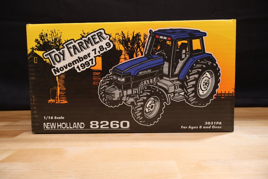 New Holland 8260