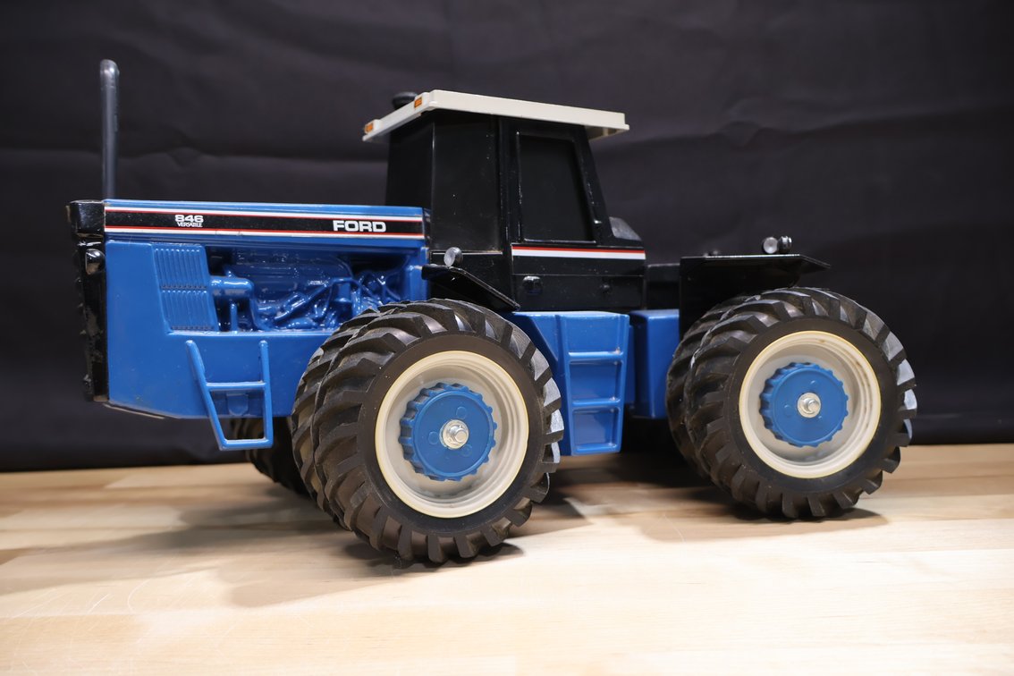 Ford Versatile 846