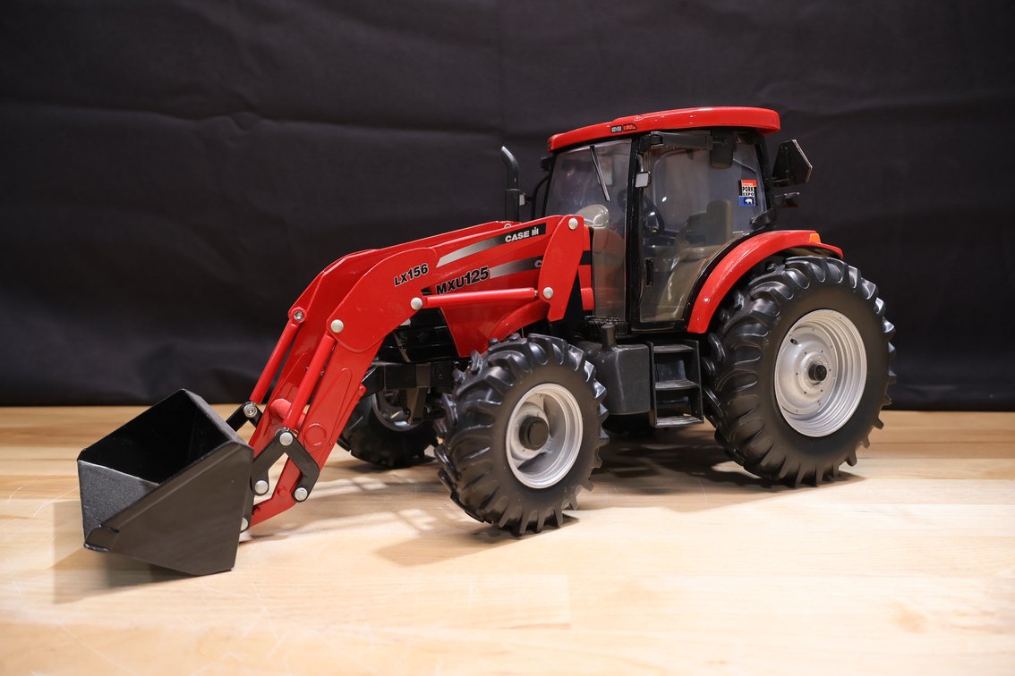 Case IH MXU 125 w/LX156 Loader