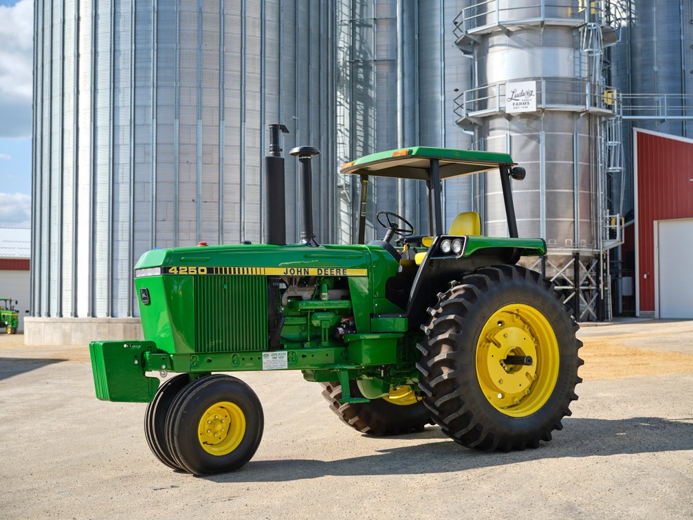 John Deere 4250