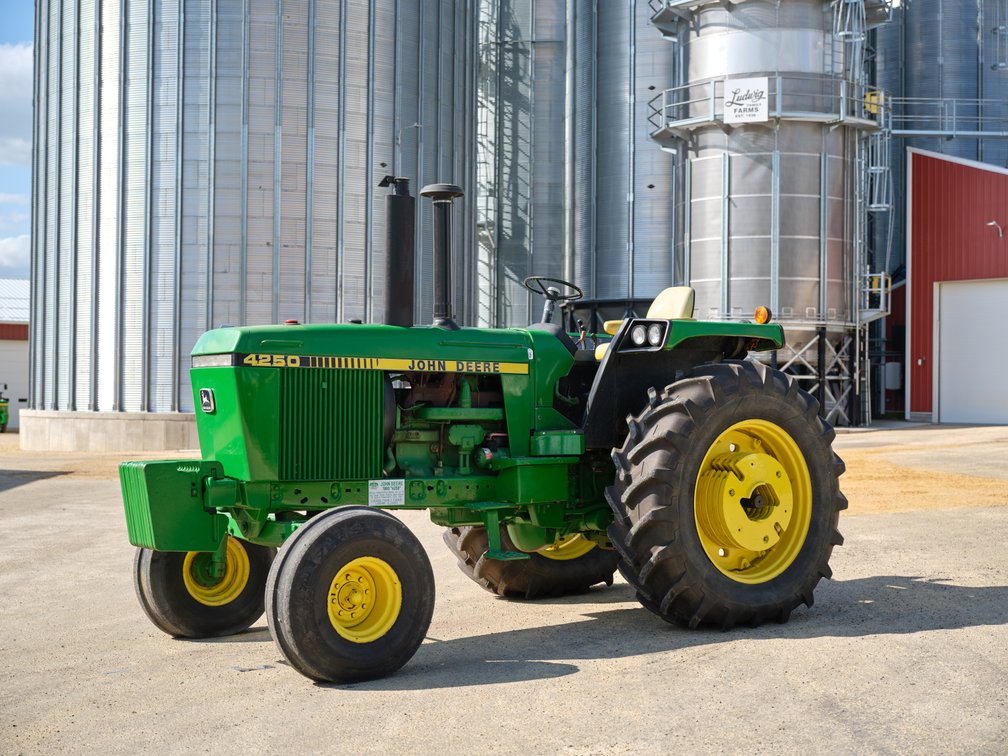 John Deere 4250