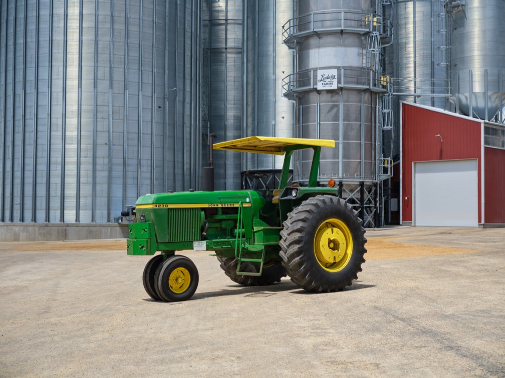 John Deere 4230