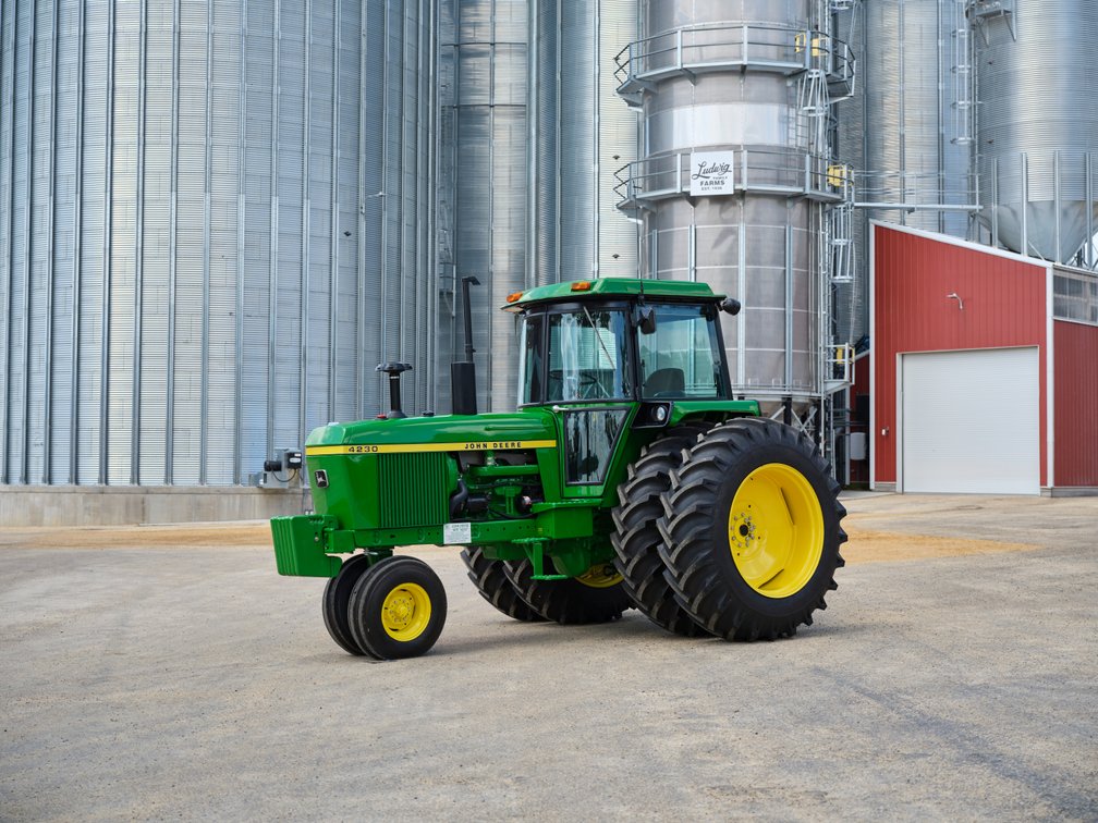 John Deere 4230
